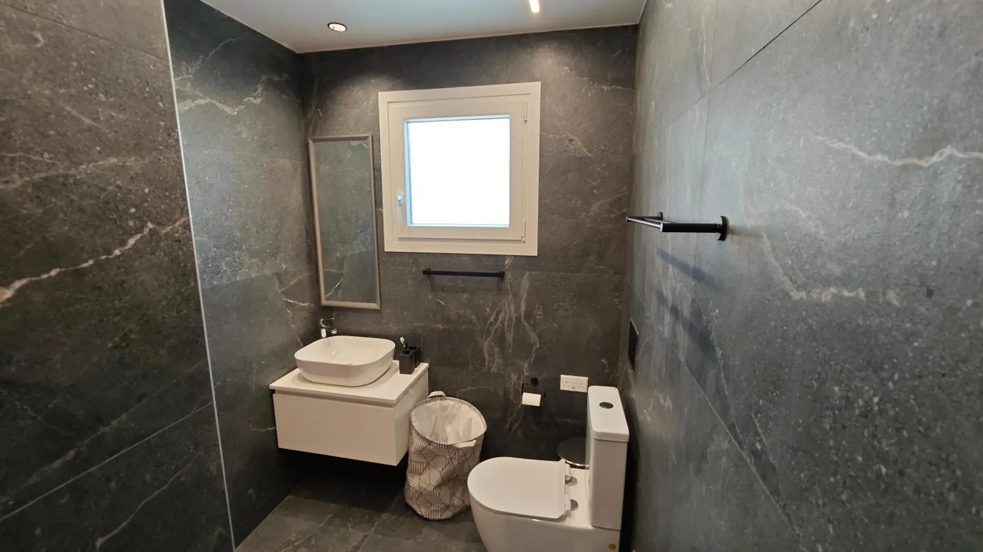 Kamares Larnaca Modern 1 Bedroom House Apartment